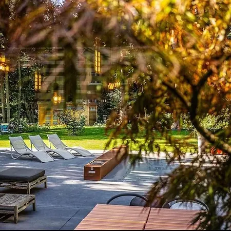 Table Et Particuliere Frühstückspension Mons (Bergen)